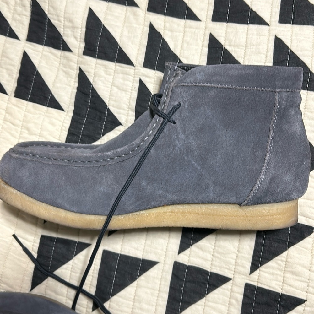 Men’s 10.5 Roper grey gum soled shoes